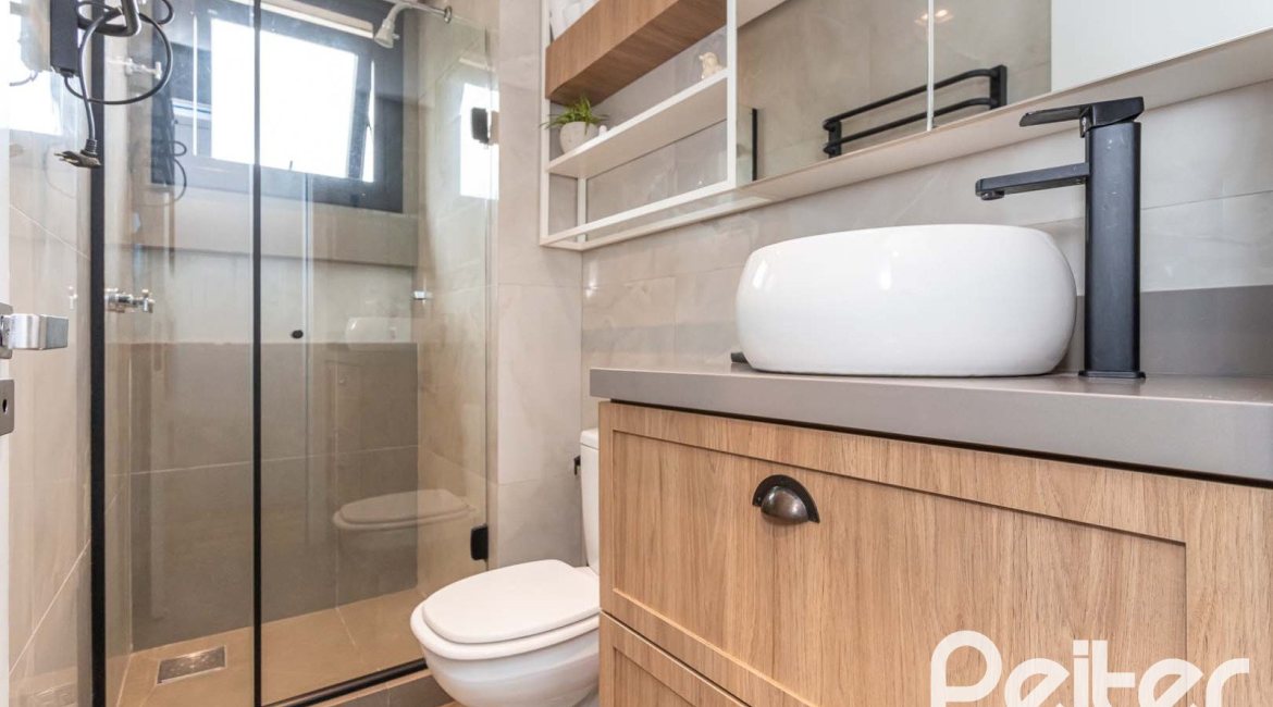 Cobertura à venda com 189m², 3 dormitórios, 1 suíte, 2 vagas, no bairro Tristeza em Porto Alegre