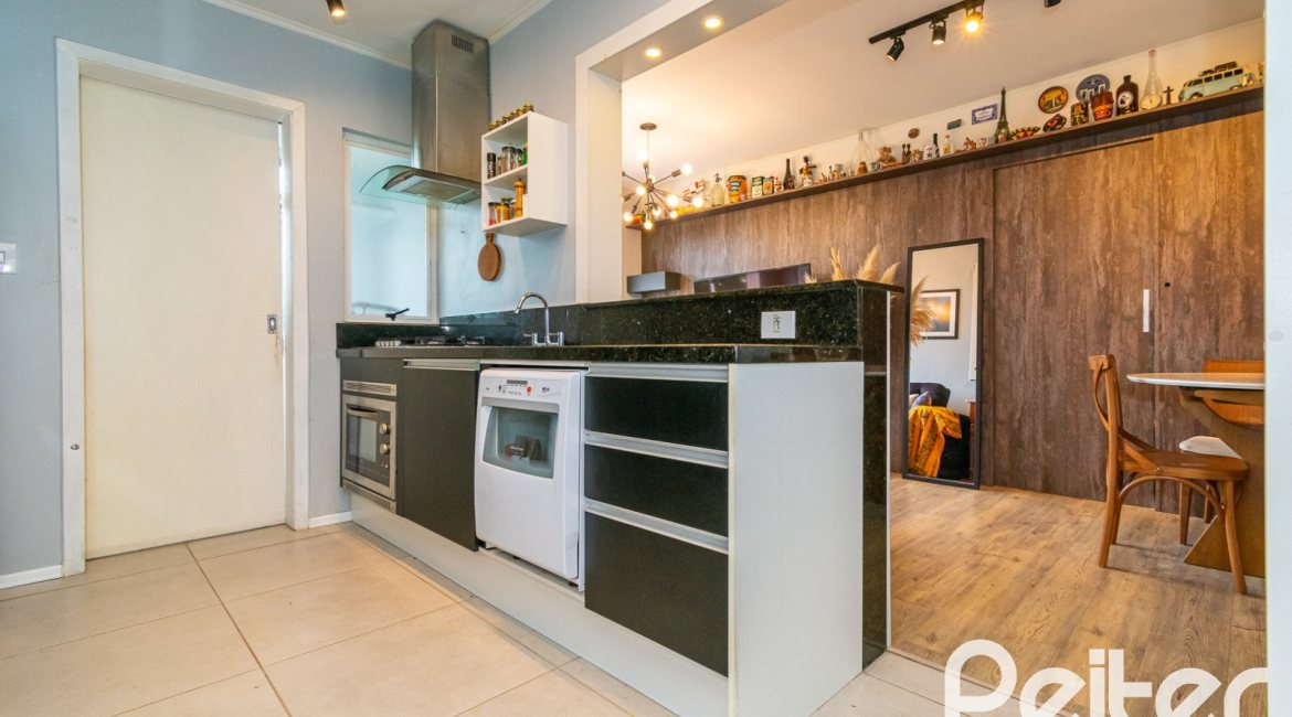 Apartamento à venda com 65m², 2 dormitórios, no bairro Cristal em Porto Alegre