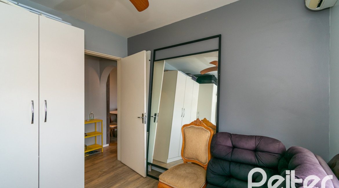 Apartamento à venda com 65m², 2 dormitórios, no bairro Cristal em Porto Alegre