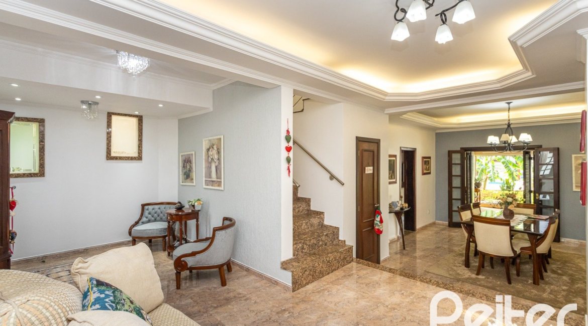 Casa à venda com 272m², 4 dormitórios, 2 suítes, 4 vagas, no bairro Ipanema em Porto Alegre