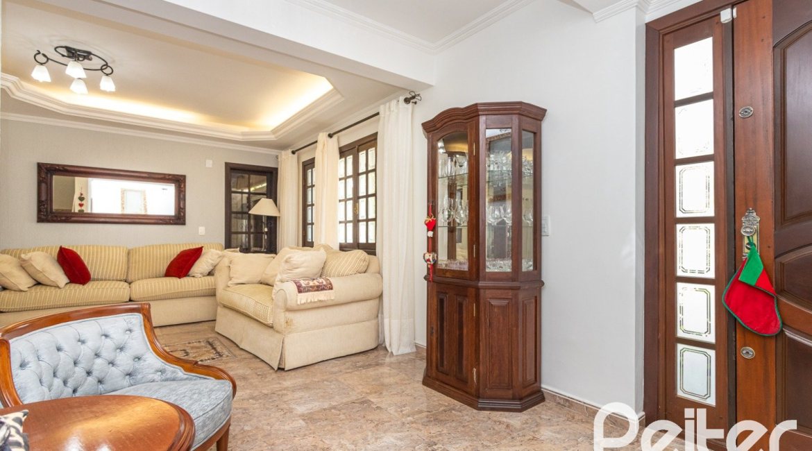 Casa à venda com 272m², 4 dormitórios, 2 suítes, 4 vagas, no bairro Ipanema em Porto Alegre