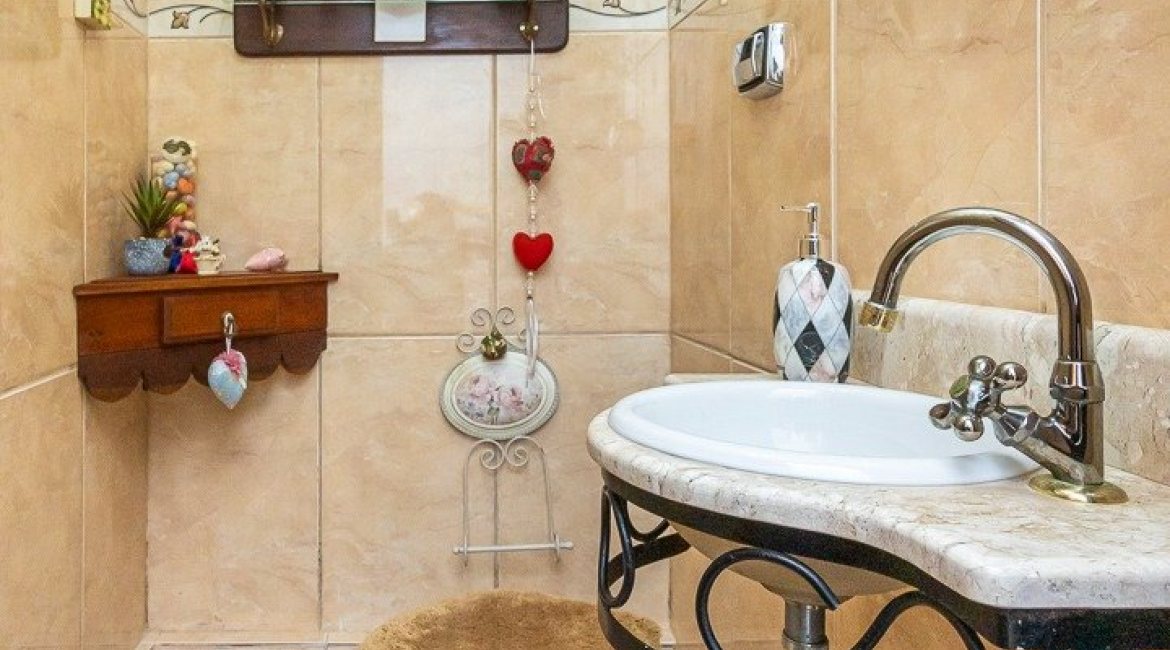 Casa à venda com 272m², 4 dormitórios, 2 suítes, 4 vagas, no bairro Ipanema em Porto Alegre