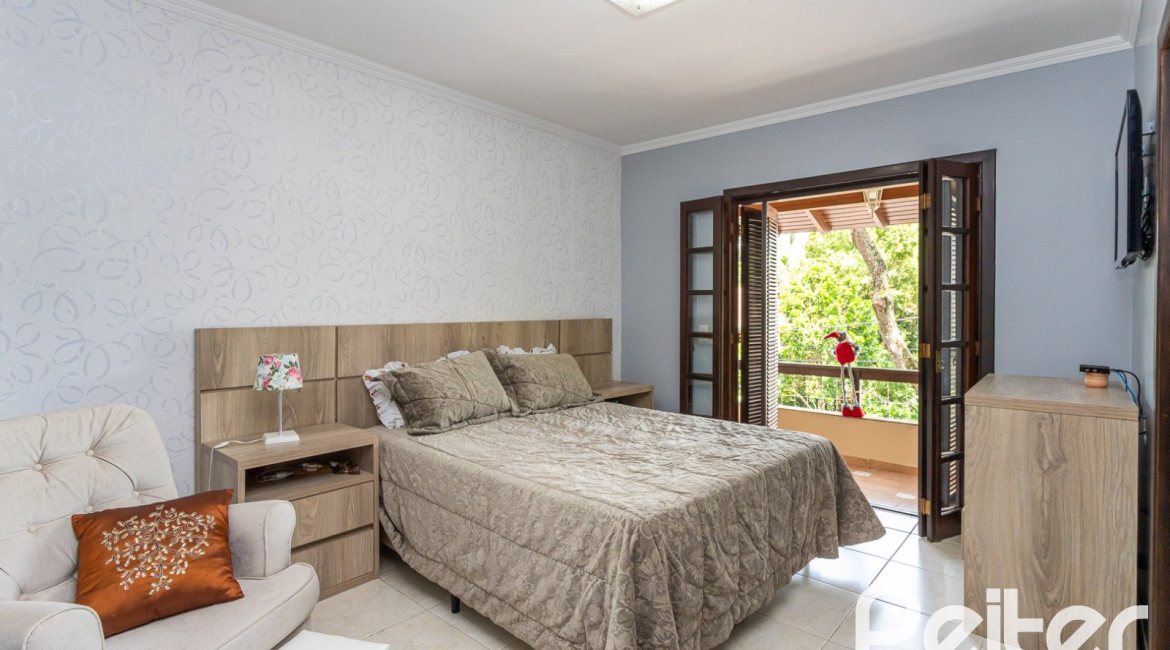 Casa à venda com 272m², 4 dormitórios, 2 suítes, 4 vagas, no bairro Ipanema em Porto Alegre