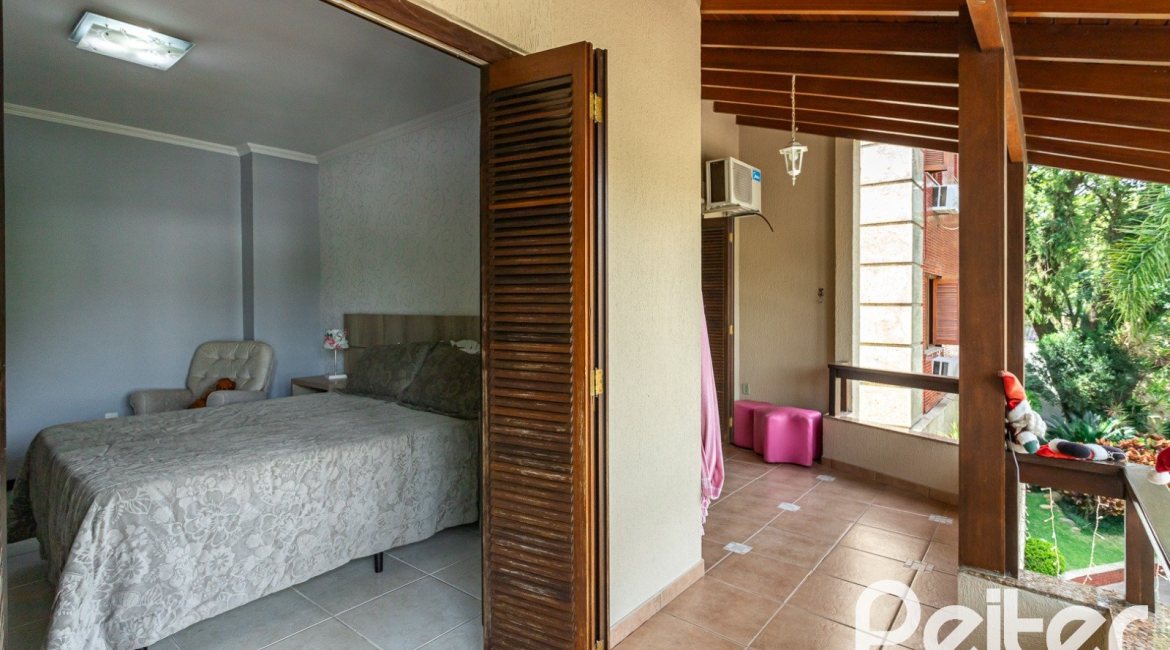 Casa à venda com 272m², 4 dormitórios, 2 suítes, 4 vagas, no bairro Ipanema em Porto Alegre