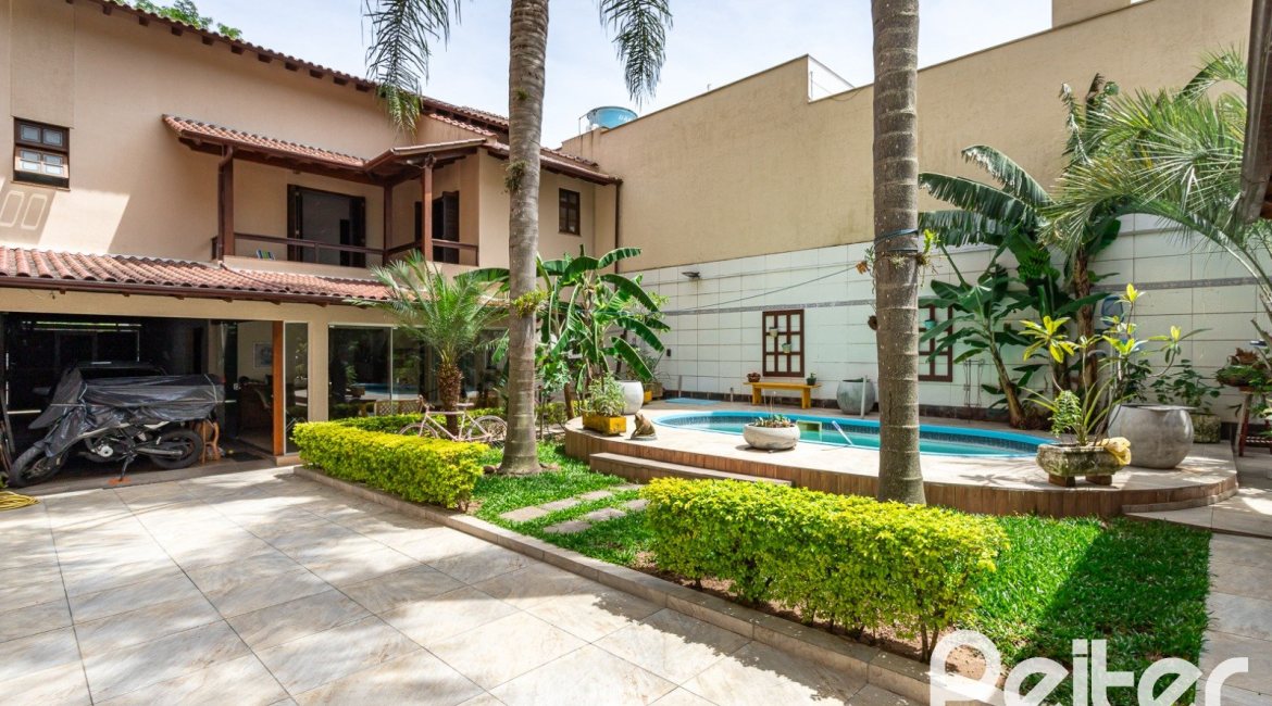 Casa à venda com 272m², 4 dormitórios, 2 suítes, 4 vagas, no bairro Ipanema em Porto Alegre