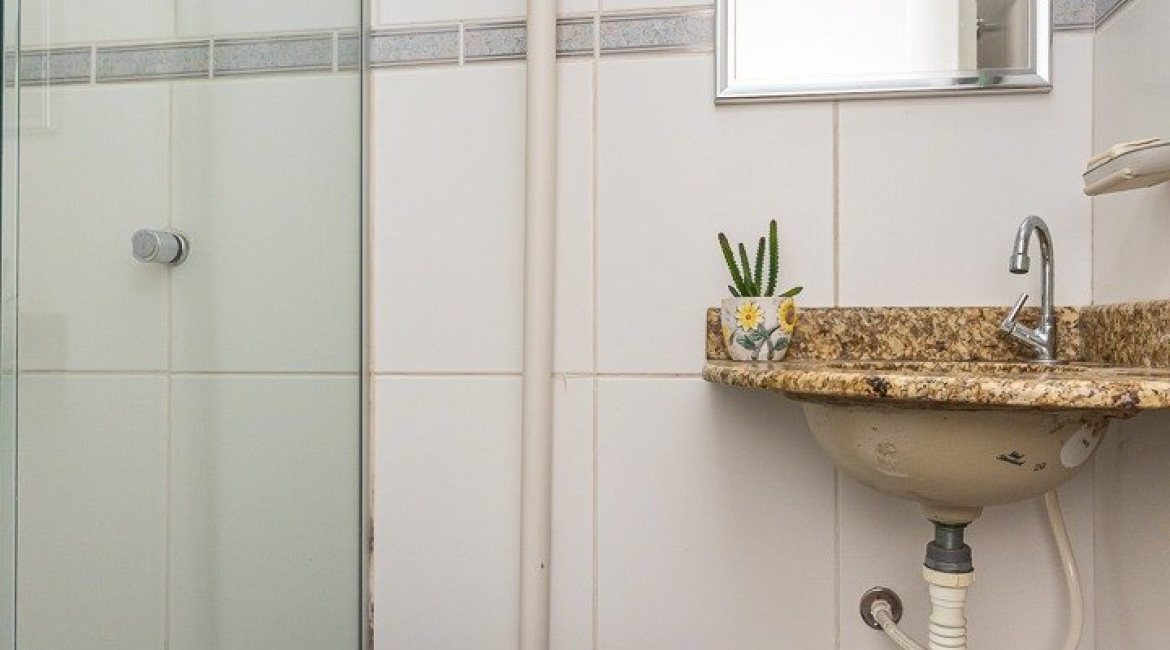 Casa à venda com 272m², 4 dormitórios, 2 suítes, 4 vagas, no bairro Ipanema em Porto Alegre