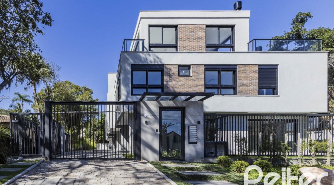 Casa em Condomínio à venda com 293m², 3 dormitórios, 3 suítes, 2 vagas, no bairro Tristeza em Porto Alegre