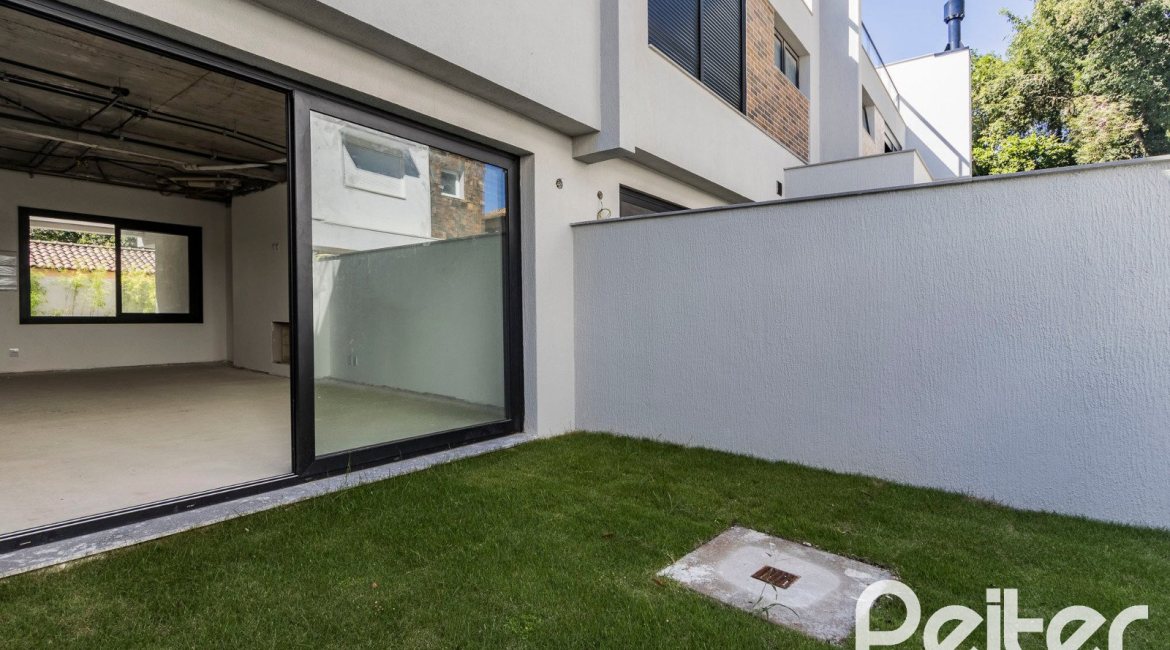 Casa em Condomínio à venda com 293m², 3 dormitórios, 3 suítes, 2 vagas, no bairro Tristeza em Porto Alegre