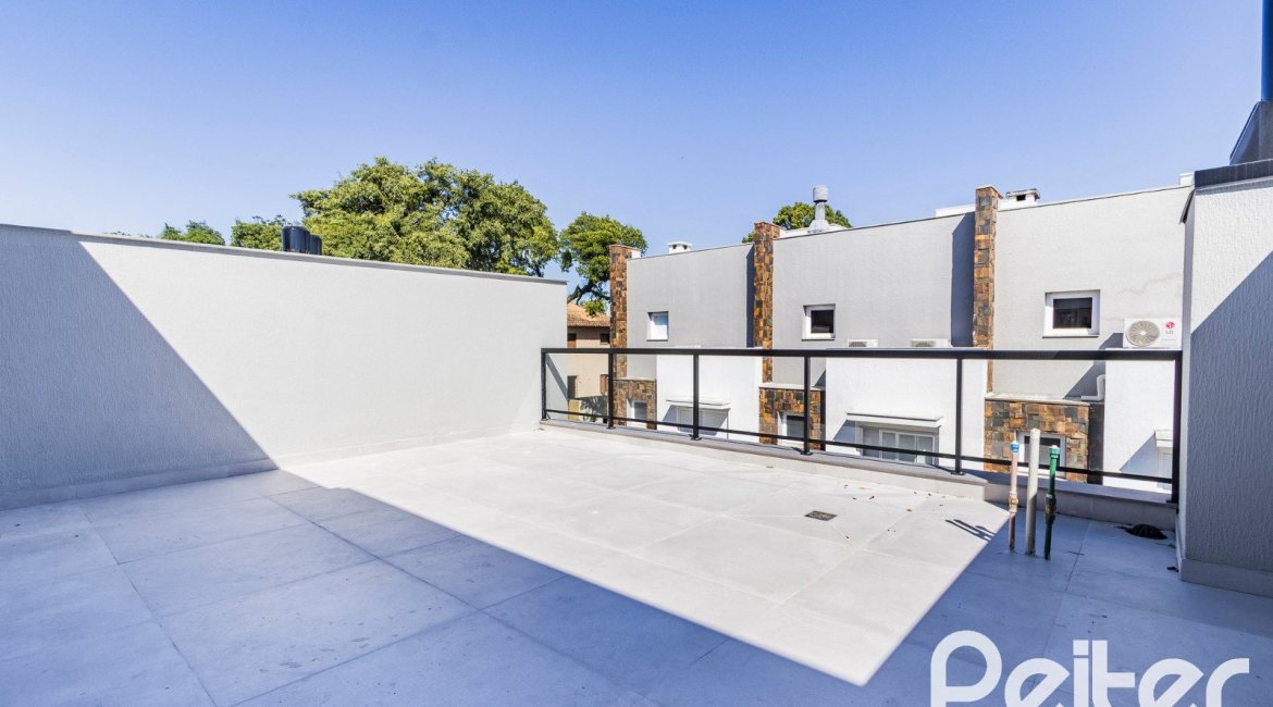 Casa em Condomínio à venda com 293m², 3 dormitórios, 3 suítes, 2 vagas, no bairro Tristeza em Porto Alegre