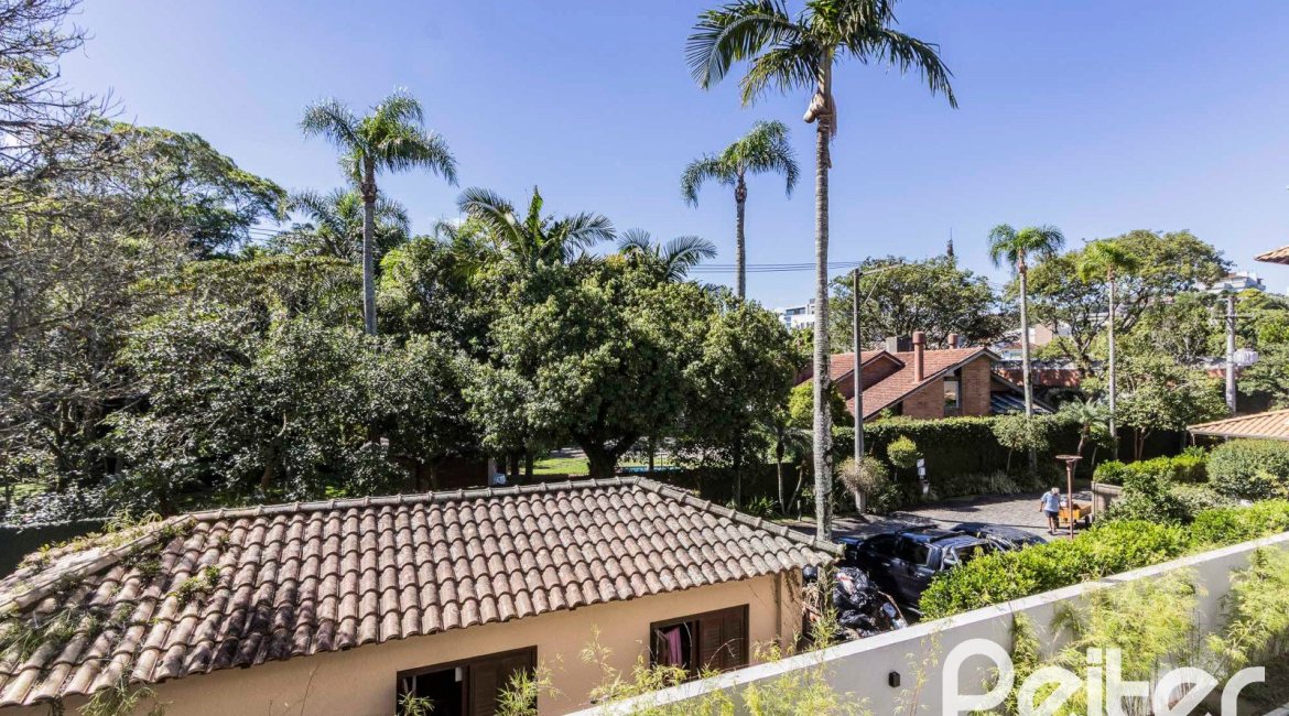 Casa em Condomínio à venda com 293m², 3 dormitórios, 3 suítes, 2 vagas, no bairro Tristeza em Porto Alegre