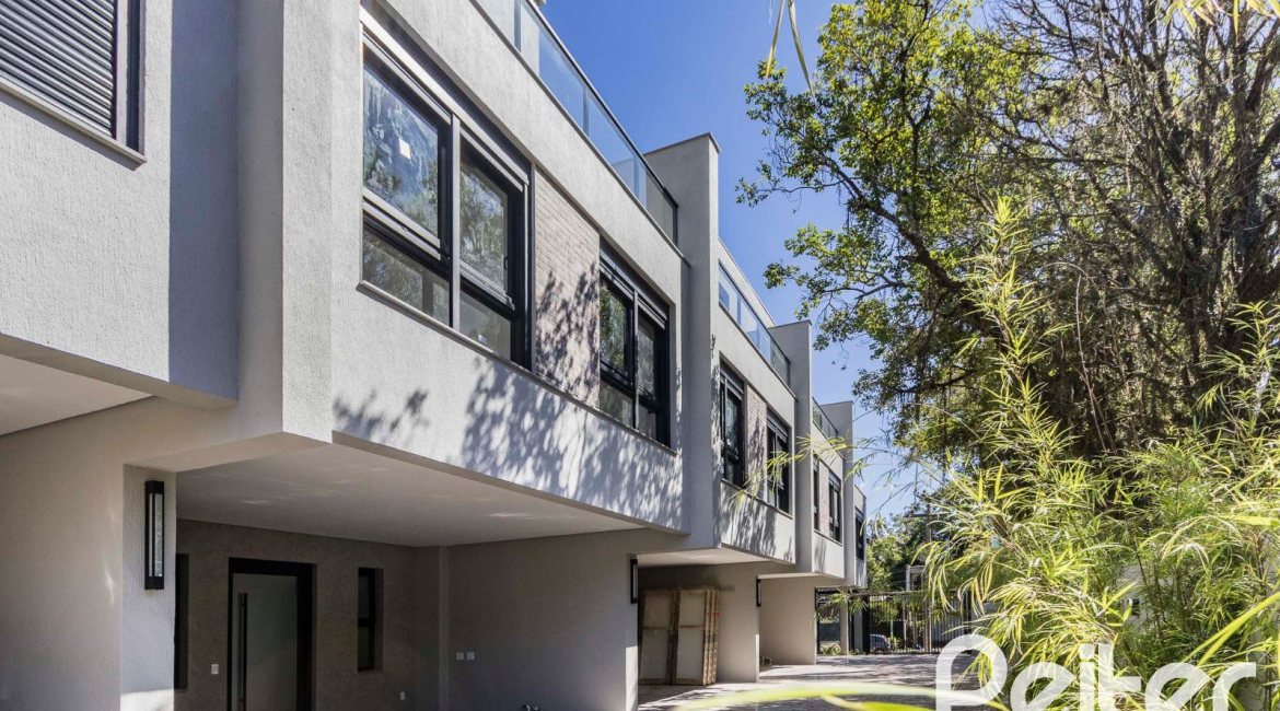 Casa em Condomínio à venda com 293m², 3 dormitórios, 3 suítes, 2 vagas, no bairro Tristeza em Porto Alegre
