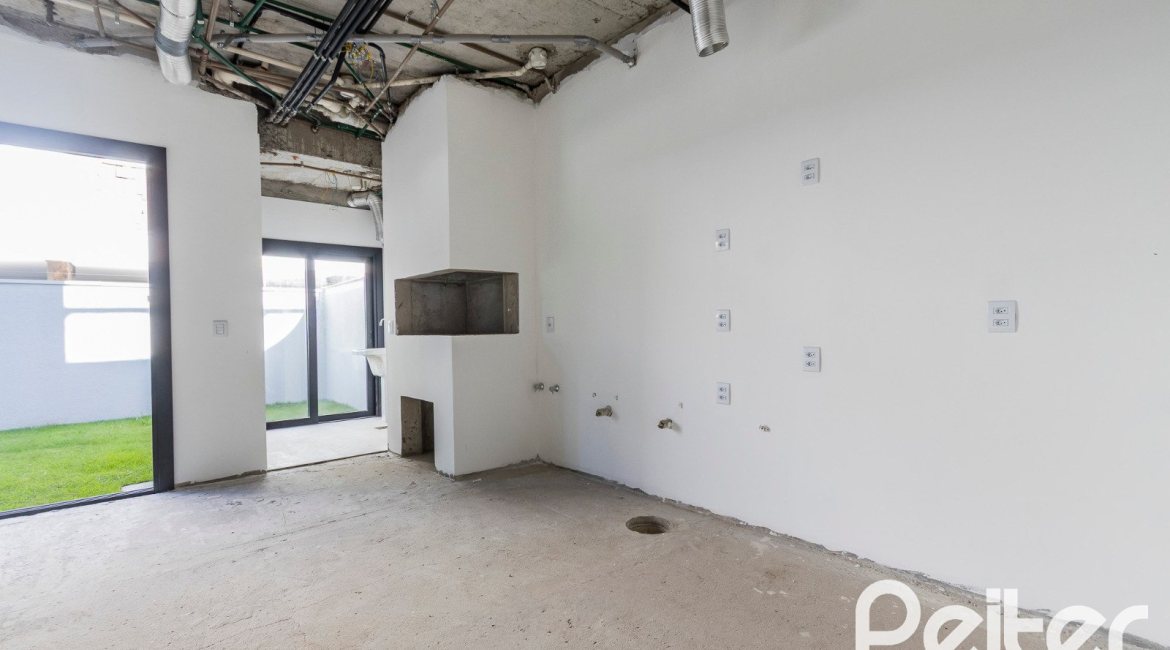 Casa em Condomínio à venda com 293m², 3 dormitórios, 3 suítes, 2 vagas, no bairro Tristeza em Porto Alegre