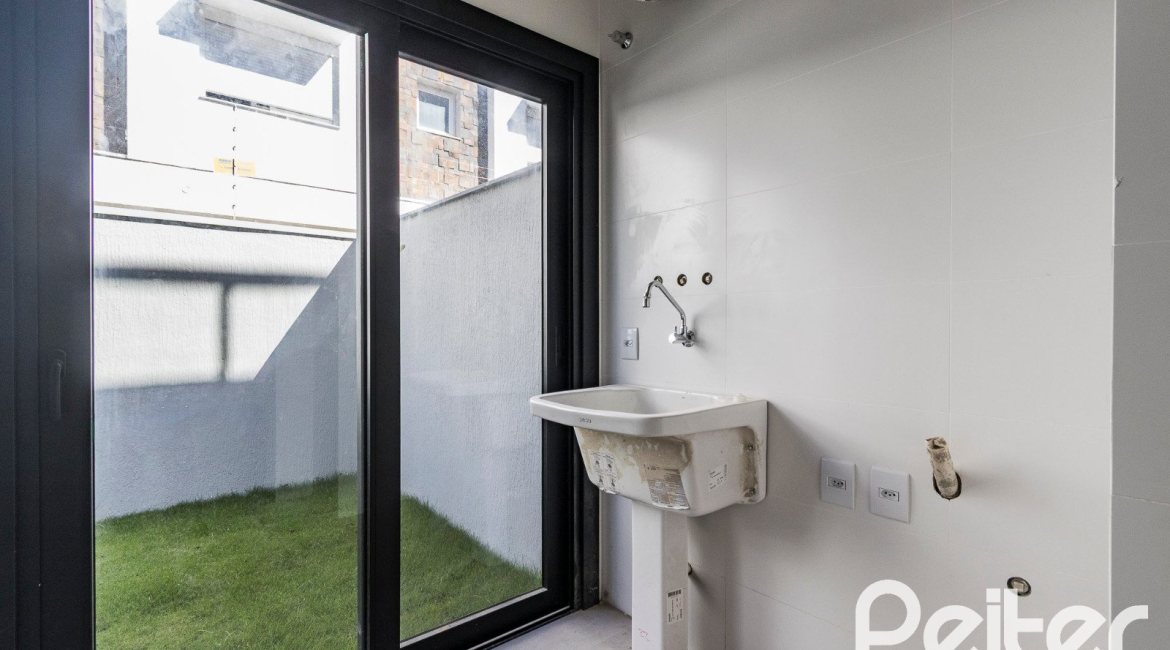 Casa em Condomínio à venda com 293m², 3 dormitórios, 3 suítes, 2 vagas, no bairro Tristeza em Porto Alegre
