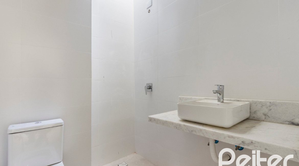 Casa em Condomínio à venda com 293m², 3 dormitórios, 3 suítes, 2 vagas, no bairro Tristeza em Porto Alegre