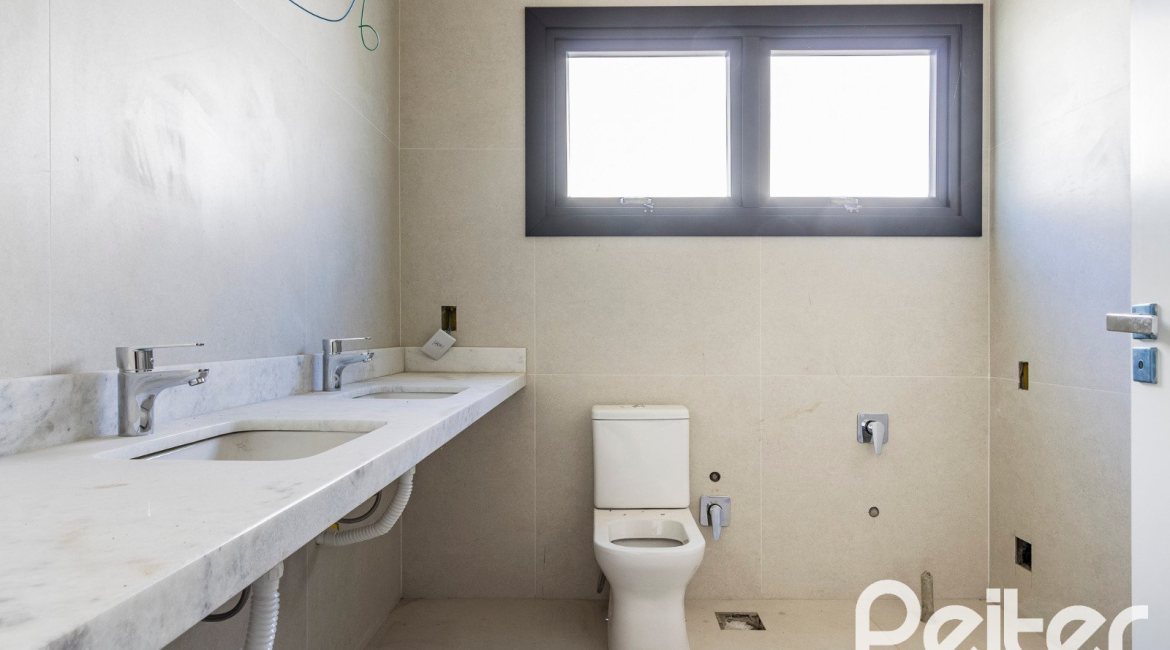Casa em Condomínio à venda com 293m², 3 dormitórios, 3 suítes, 2 vagas, no bairro Tristeza em Porto Alegre