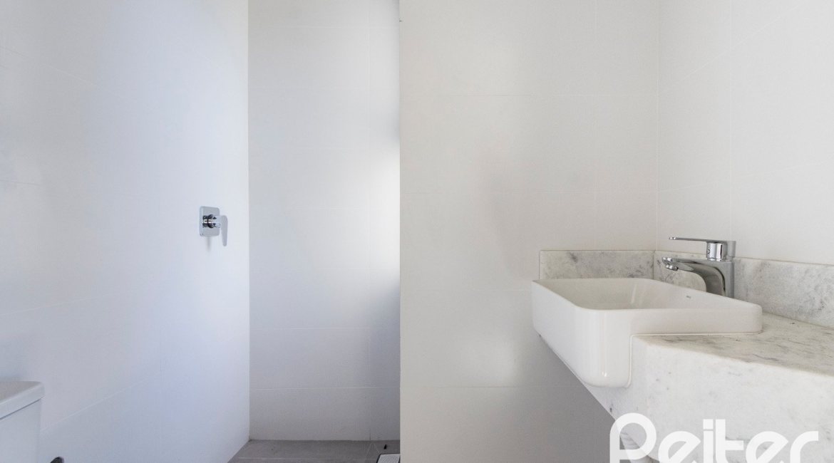 Casa em Condomínio à venda com 293m², 3 dormitórios, 3 suítes, 2 vagas, no bairro Tristeza em Porto Alegre