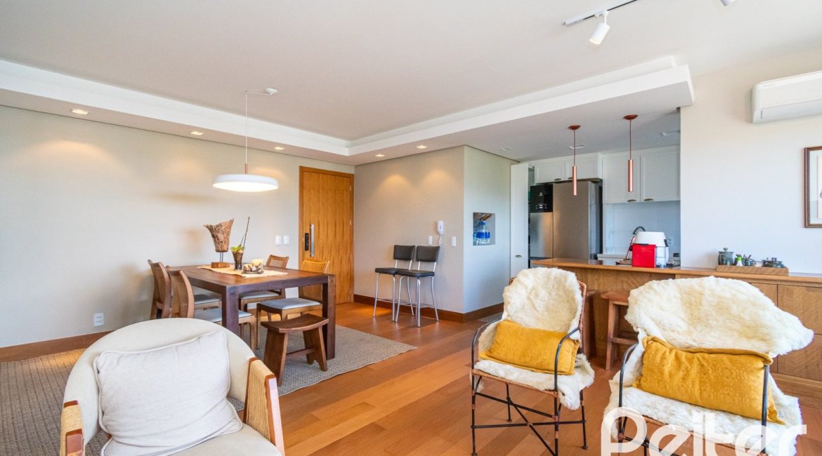 Apartamento à venda com 106m², 3 dormitórios, 1 suíte, 2 vagas, no bairro Tristeza em PORTO ALEGRE