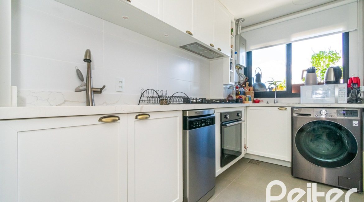 Apartamento à venda com 106m², 3 dormitórios, 1 suíte, 2 vagas, no bairro Tristeza em PORTO ALEGRE