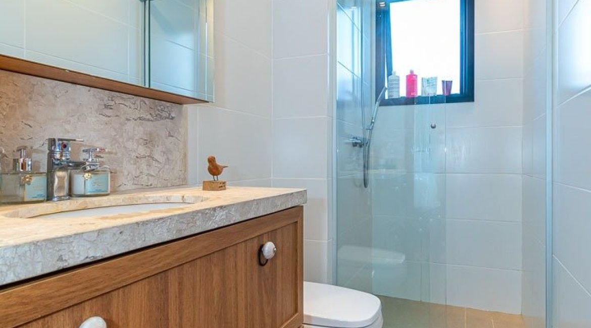 Apartamento à venda com 106m², 3 dormitórios, 1 suíte, 2 vagas, no bairro Tristeza em PORTO ALEGRE