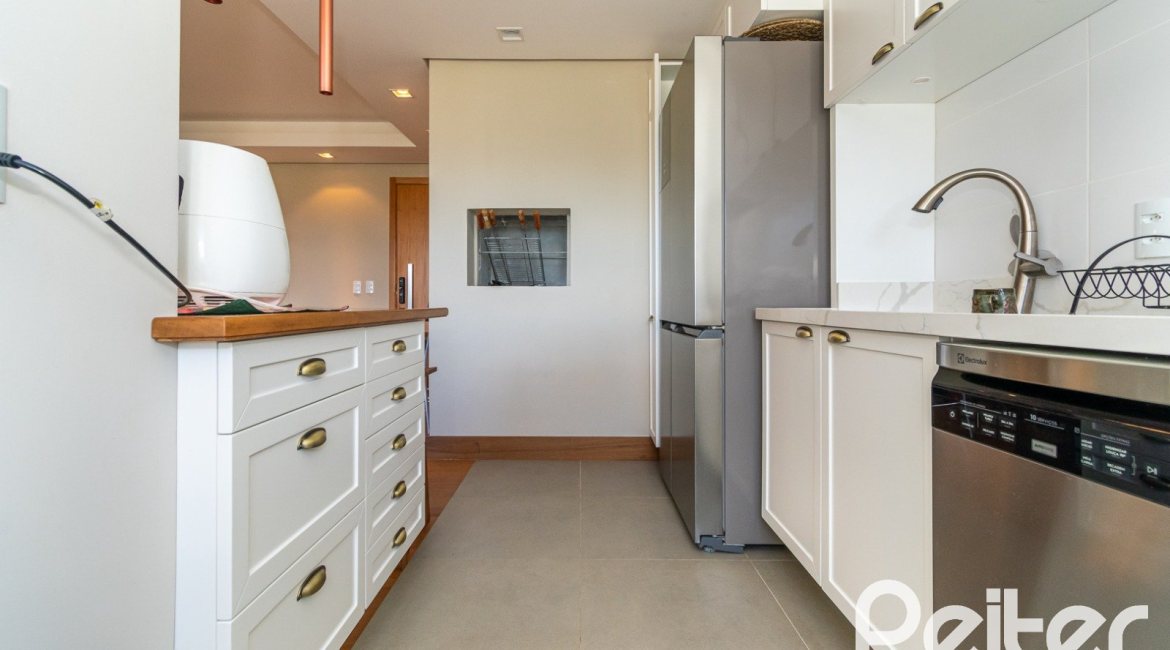 Apartamento à venda com 106m², 3 dormitórios, 1 suíte, 2 vagas, no bairro Tristeza em PORTO ALEGRE