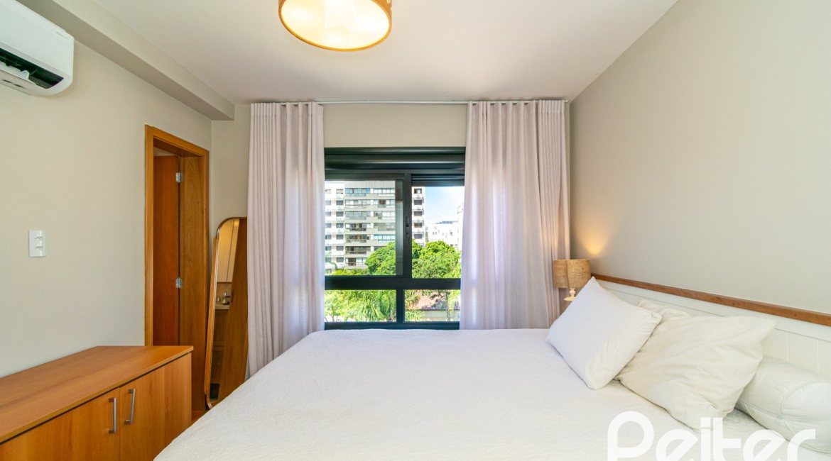 Apartamento à venda com 106m², 3 dormitórios, 1 suíte, 2 vagas, no bairro Tristeza em PORTO ALEGRE