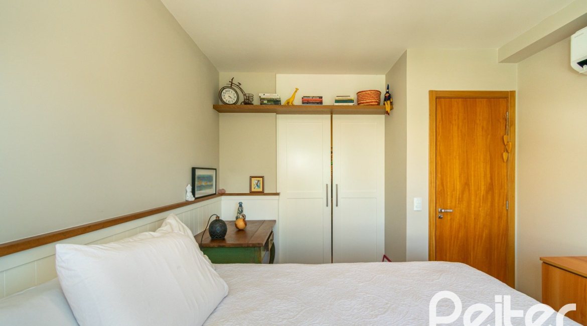 Apartamento à venda com 106m², 3 dormitórios, 1 suíte, 2 vagas, no bairro Tristeza em PORTO ALEGRE