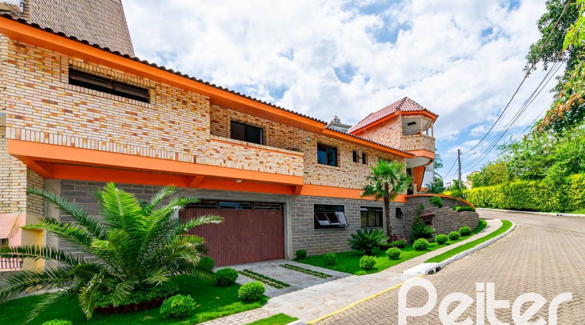 Casa em Condomínio à venda com 390m², 4 dormitórios, 3 suítes, 9 vagas, no bairro Nonoai em Porto Alegre