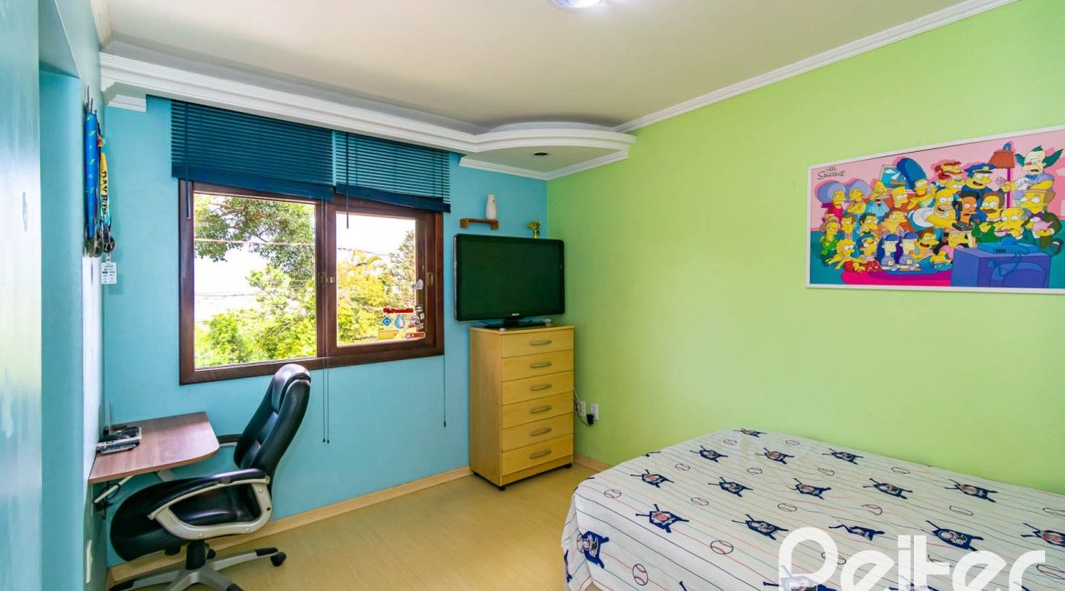 Casa em Condomínio à venda com 390m², 4 dormitórios, 3 suítes, 9 vagas, no bairro Nonoai em Porto Alegre