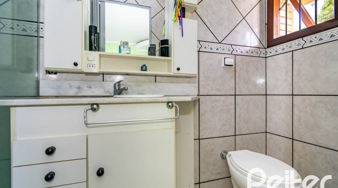 Casa em Condomínio à venda com 390m², 4 dormitórios, 3 suítes, 9 vagas, no bairro Nonoai em Porto Alegre