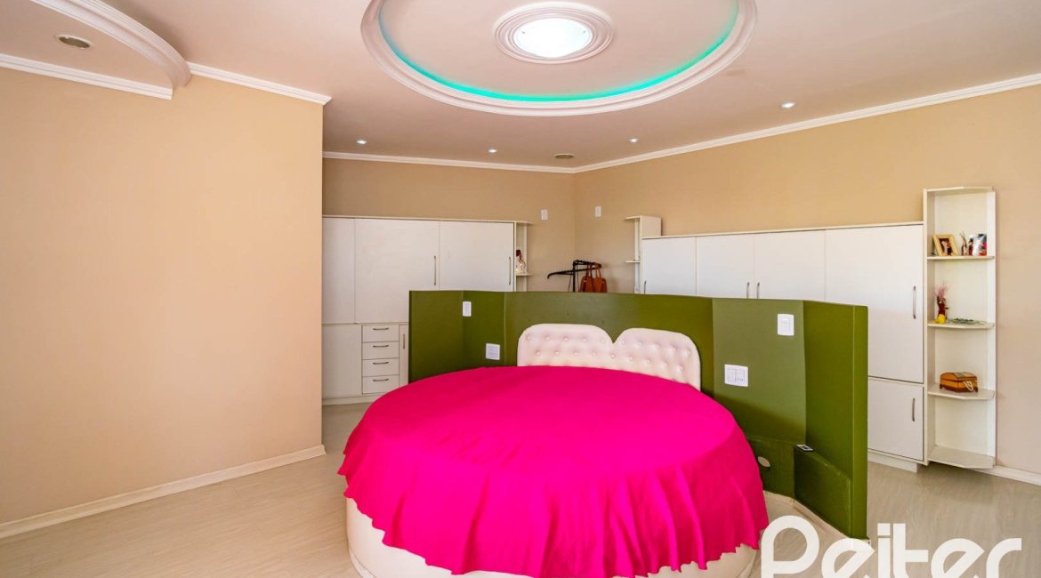 Casa em Condomínio à venda com 390m², 4 dormitórios, 3 suítes, 9 vagas, no bairro Nonoai em Porto Alegre