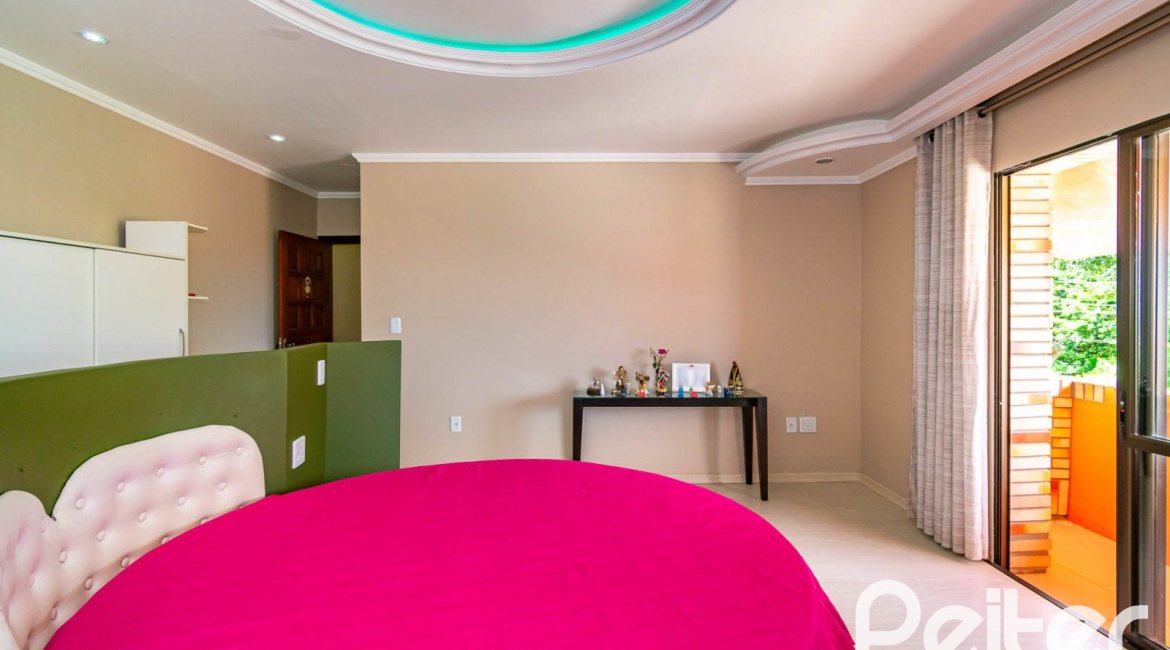 Casa em Condomínio à venda com 390m², 4 dormitórios, 3 suítes, 9 vagas, no bairro Nonoai em Porto Alegre