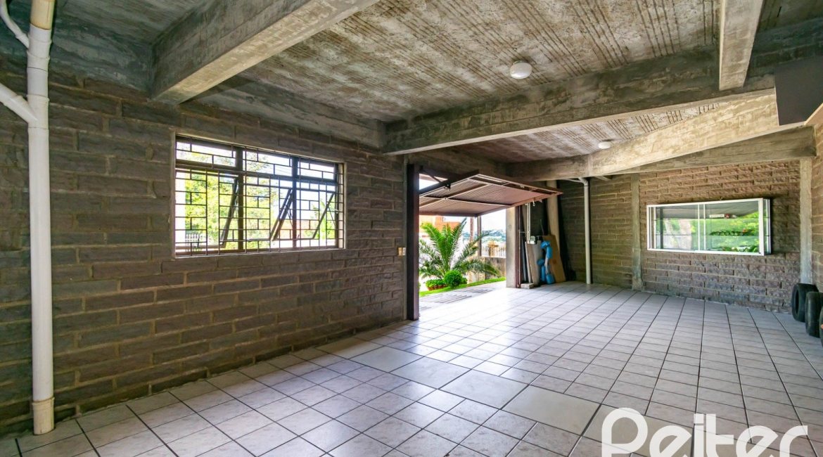 Casa em Condomínio à venda com 390m², 4 dormitórios, 3 suítes, 9 vagas, no bairro Nonoai em Porto Alegre