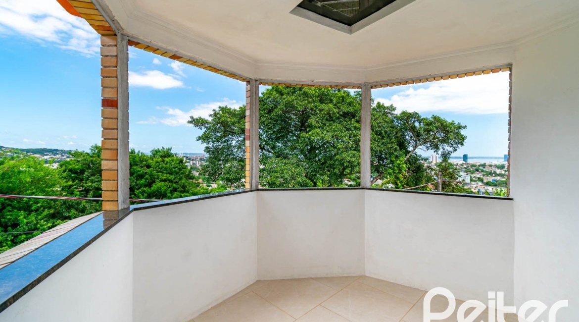 Casa em Condomínio à venda com 390m², 4 dormitórios, 3 suítes, 9 vagas, no bairro Nonoai em Porto Alegre