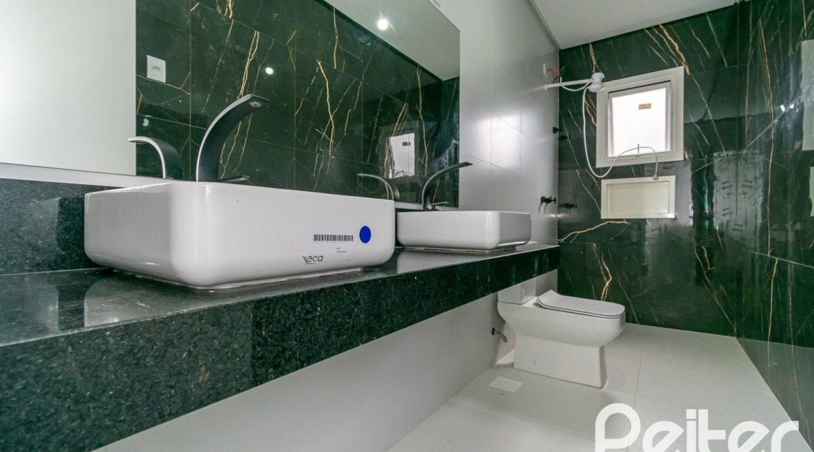 Casa à venda com 206m², 3 dormitórios, 2 suítes, 2 vagas, no bairro Ipanema em Porto Alegre