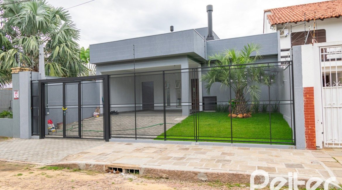 Casa à venda com 206m², 3 dormitórios, 2 suítes, 2 vagas, no bairro Ipanema em Porto Alegre