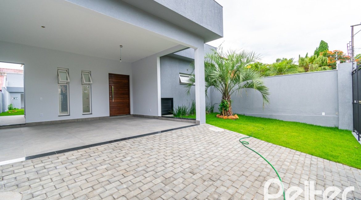Casa à venda com 206m², 3 dormitórios, 2 suítes, 2 vagas, no bairro Ipanema em Porto Alegre