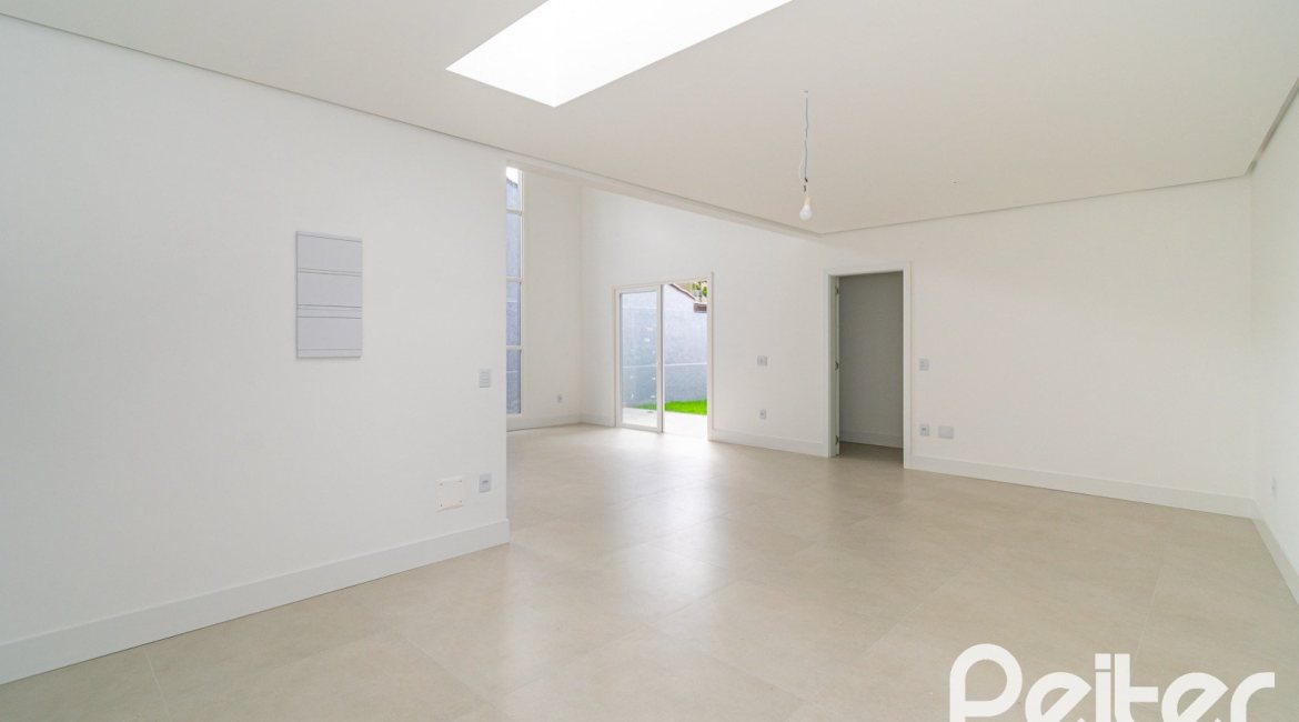 Casa à venda com 206m², 3 dormitórios, 2 suítes, 2 vagas, no bairro Ipanema em Porto Alegre