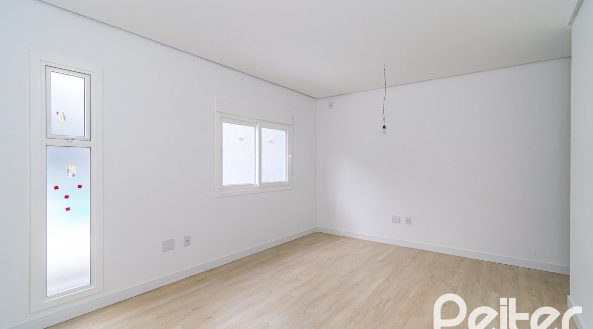 Casa à venda com 206m², 3 dormitórios, 2 suítes, 2 vagas, no bairro Ipanema em Porto Alegre