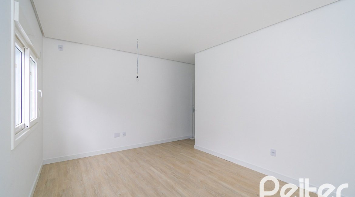 Casa à venda com 206m², 3 dormitórios, 2 suítes, 2 vagas, no bairro Ipanema em Porto Alegre