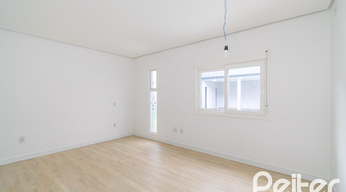 Casa à venda com 206m², 3 dormitórios, 2 suítes, 2 vagas, no bairro Ipanema em Porto Alegre