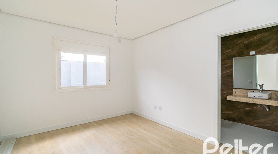 Casa à venda com 206m², 3 dormitórios, 2 suítes, 2 vagas, no bairro Ipanema em Porto Alegre