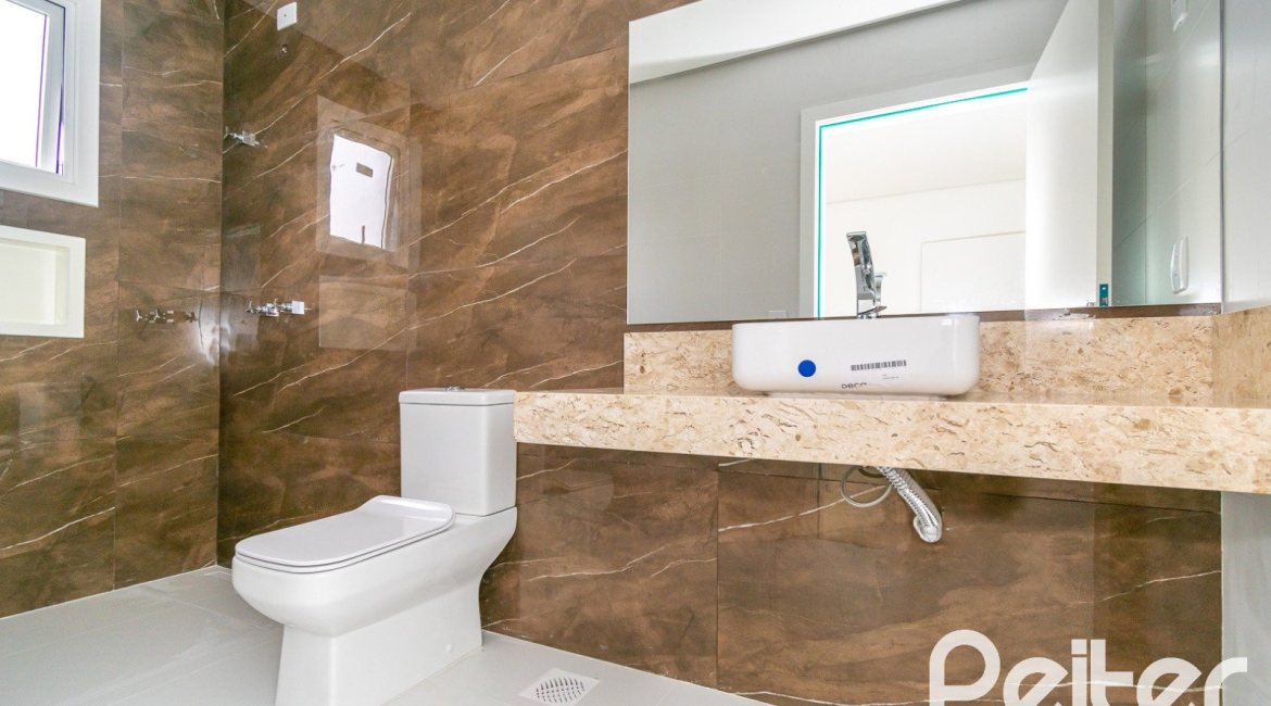 Casa à venda com 206m², 3 dormitórios, 2 suítes, 2 vagas, no bairro Ipanema em Porto Alegre