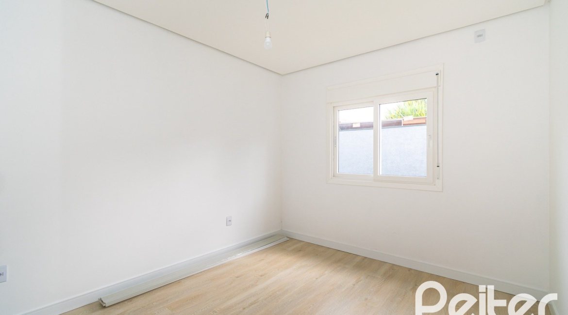 Casa à venda com 206m², 3 dormitórios, 2 suítes, 2 vagas, no bairro Ipanema em Porto Alegre