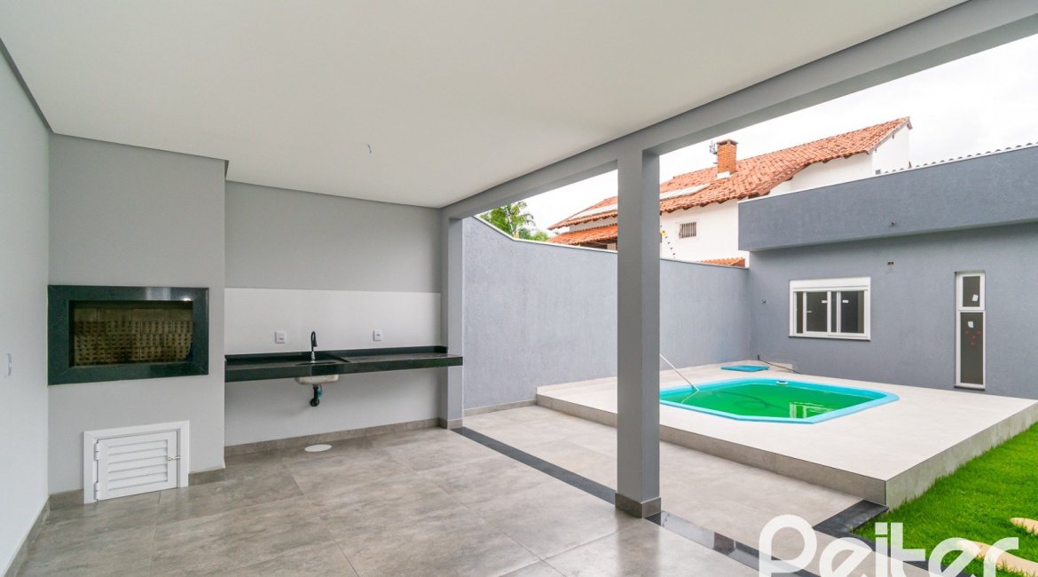 Casa à venda com 206m², 3 dormitórios, 2 suítes, 2 vagas, no bairro Ipanema em Porto Alegre
