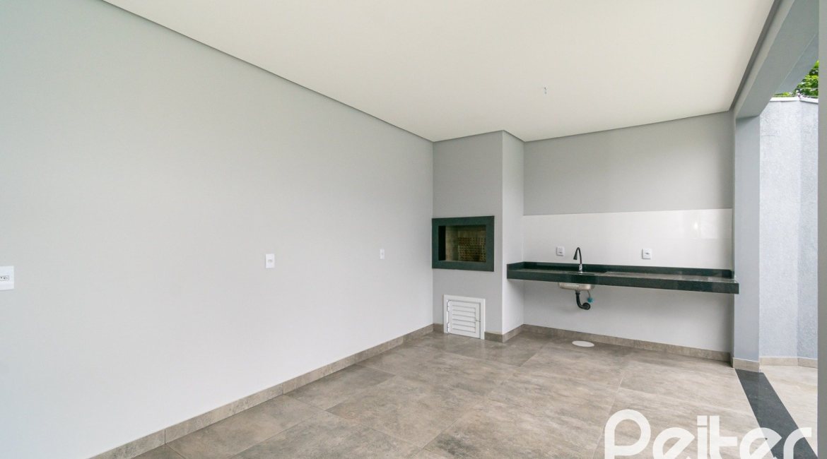 Casa à venda com 206m², 3 dormitórios, 2 suítes, 2 vagas, no bairro Ipanema em Porto Alegre