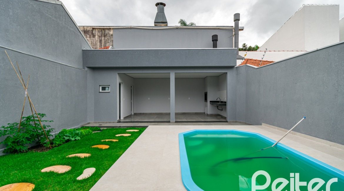 Casa à venda com 206m², 3 dormitórios, 2 suítes, 2 vagas, no bairro Ipanema em Porto Alegre