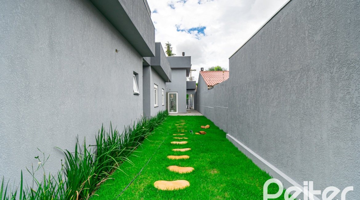 Casa à venda com 206m², 3 dormitórios, 2 suítes, 2 vagas, no bairro Ipanema em Porto Alegre