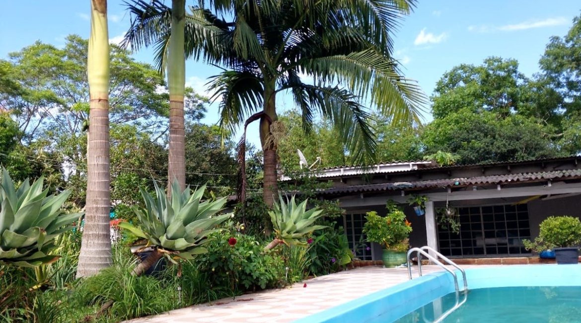 Terreno à venda com 960m², 3 dormitórios, 4 vagas, no bairro Belém Velho em Porto Alegre