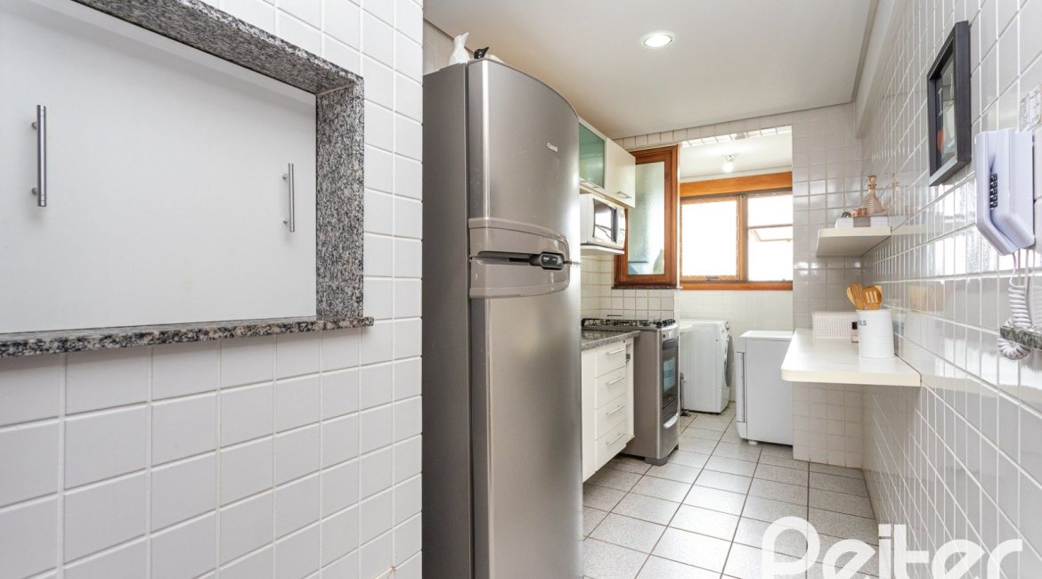 Apartamento à venda com 70m², 2 dormitórios, 1 suíte, no bairro Tristeza em PORTO ALEGRE