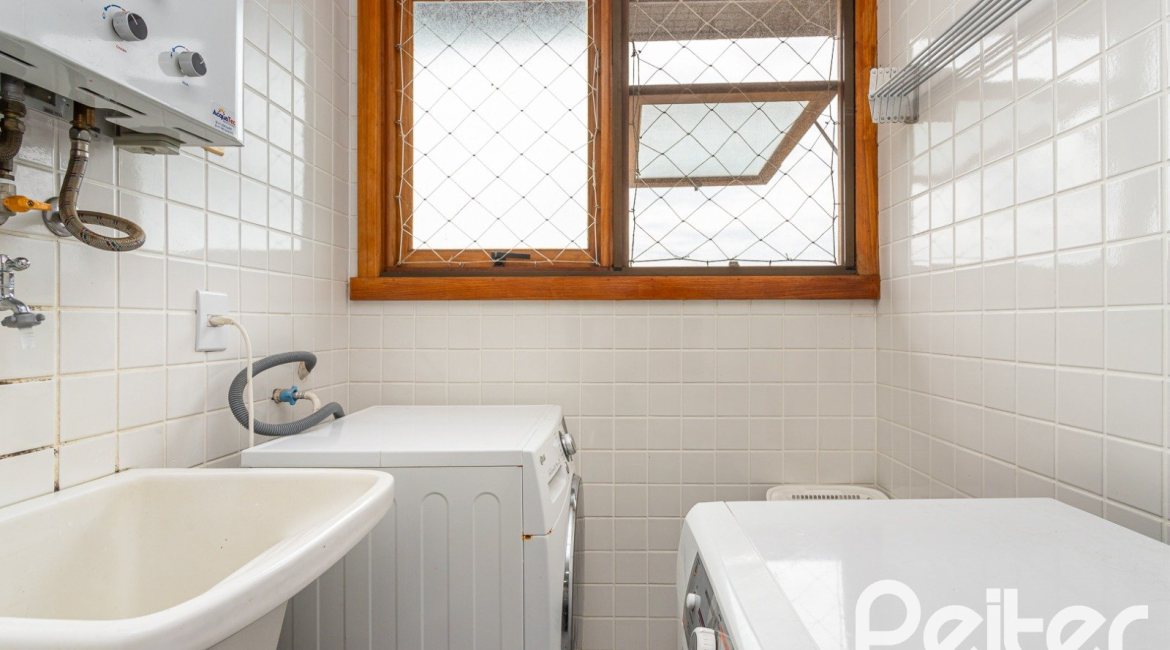 Apartamento à venda com 70m², 2 dormitórios, 1 suíte, no bairro Tristeza em PORTO ALEGRE